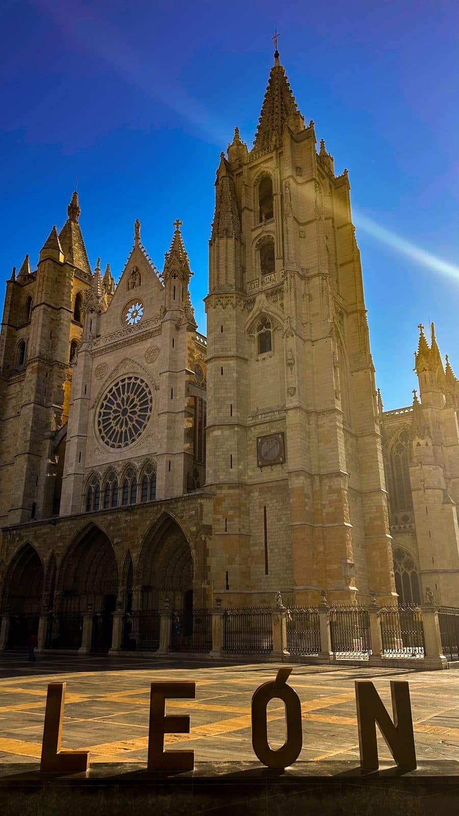 León Cathedral's Gothic towers rising behind the city's large LEÓN letters.